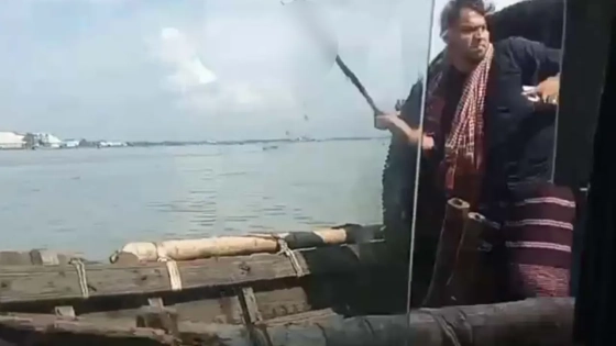 মেঘনা নদীতে নৌযানে চাঁদাবাজি, সংঘর্ষে পুলিশসহ আহত ৫