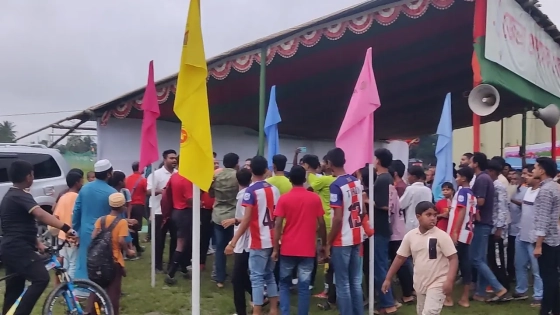 খেলা শেষ হতেই রেফারির ওপর হামলা