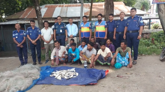 পদ্মায় ইলিশ ধরায় ৯ জে‌লে গ্রেপ্তার