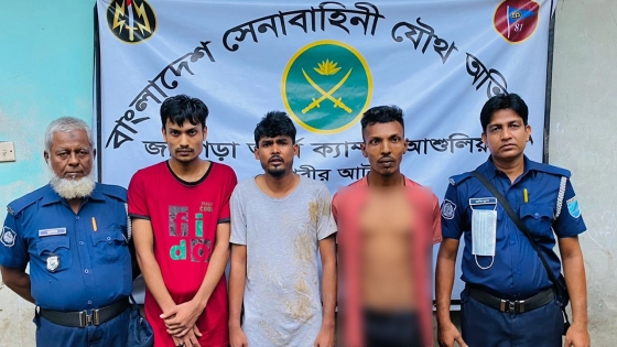 সেনাবাহিনীর অভিযানে অস্ত্রসহ তিন সন্ত্রাসী গ্রেপ্তার