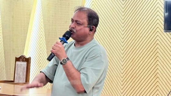 বড় ভাই মির্জা ফখরুলের মতোই কবিতা দিয়ে শুরু করলেন মির্জা ফয়সল