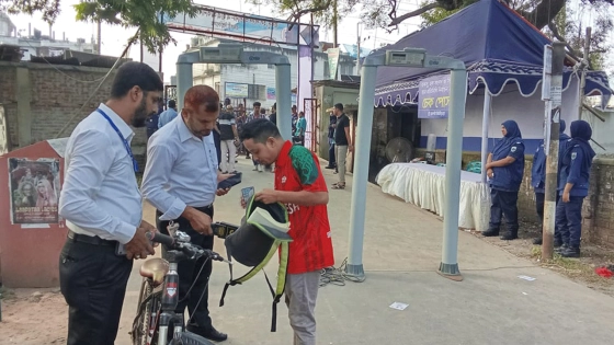 ক্যাম্পাসের ৬ প্রবেশপথে কঠোর নিরাপত্তা, ঢুকতে পারছে না বহিরাগত
