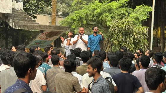 ‘ইলেকশন ইন ফেব্রুয়ারি’ স্লোগানে ঢাবিতে ছাত্রদলের মিছিল