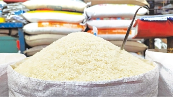 পাইকারি বাজারে কমলেও খুচরায় কমেনি চালের দাম