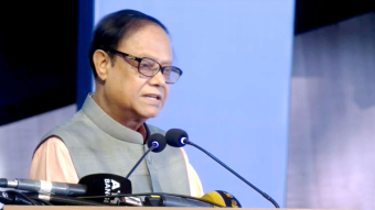 ৫ ব্যাংক একীভূতকরণের বিকল্প ছিল না: গভর্নর