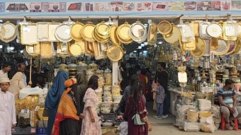 ঢাকা আন্তর্জাতিক বাণিজ্য মেলায় গৃহিণীদের নজর ক্রোকারিজ পণ্যে