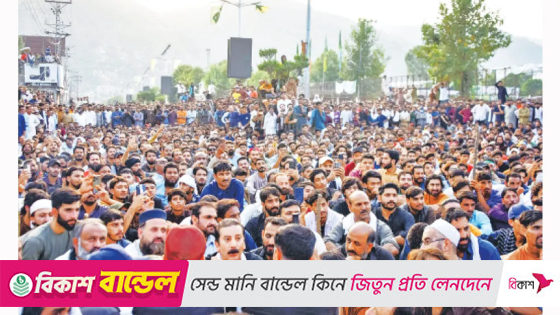 বিক্ষোভ-সহিংসতায় অচল পাকিস্তান নিয়ন্ত্রিত কাশ্মীর